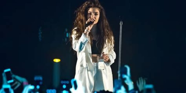 Lirik dan Chord Lagu Team dari Lorde