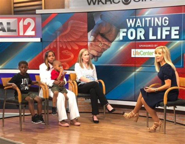 Liz Bonis Bio, Age, Height, Husband, kids, Salary, Local 12