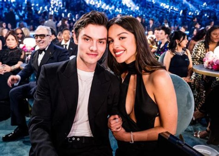 Louis Partridge's Girlfriend: Everything You Need To Know