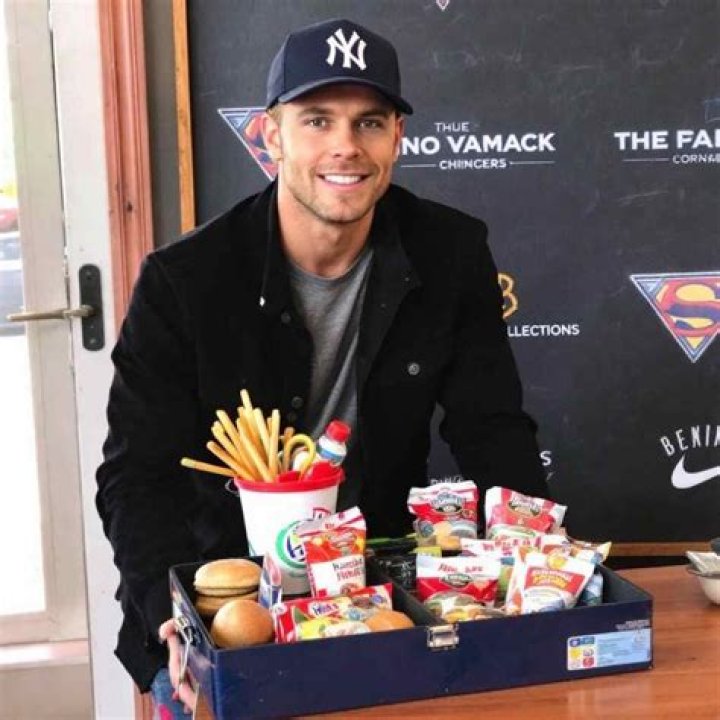 Lunchbox Bobby Bones Net Worth 2024