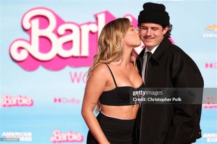 Mackenzie Ziegler And Boyfriend Tacoda Dubbs Had A Break Up