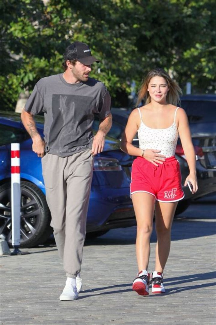 Madelyn Cline And Jackson Guthy