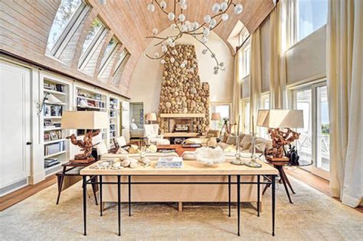 	Madoff’s Palm Beach home overpriced, broker says	