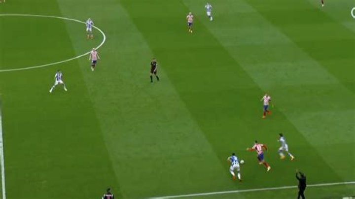 Mario Hermoso nimmt Gegenspieler doppelt… – 11FREUNDE