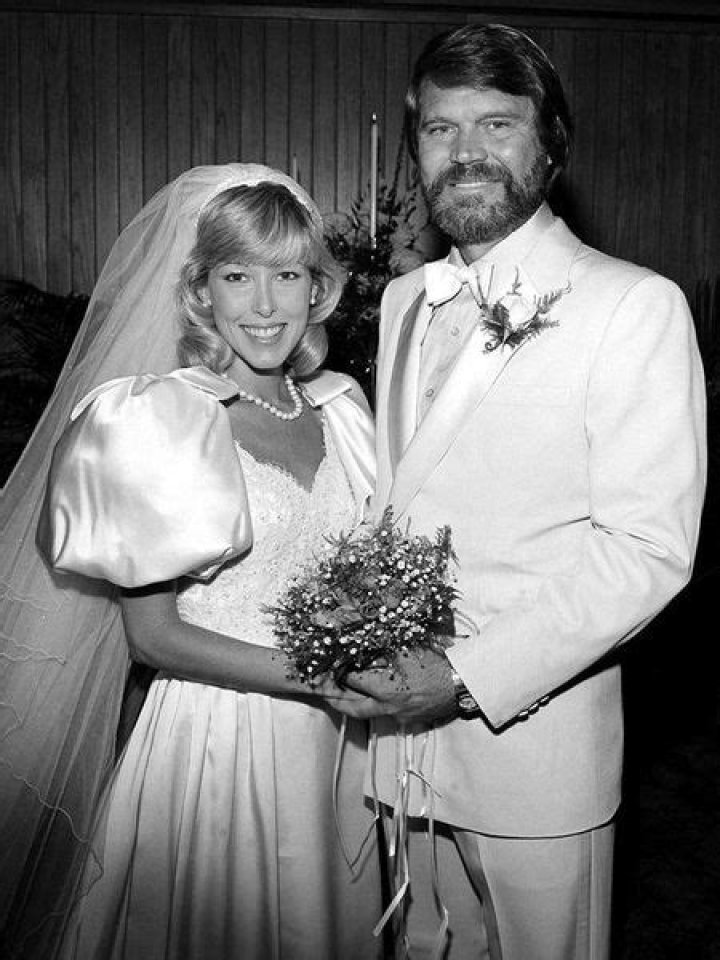 Married Four Times, Glen Campbell's Life With Third wife Sarah Barg, Know His Past Relationship