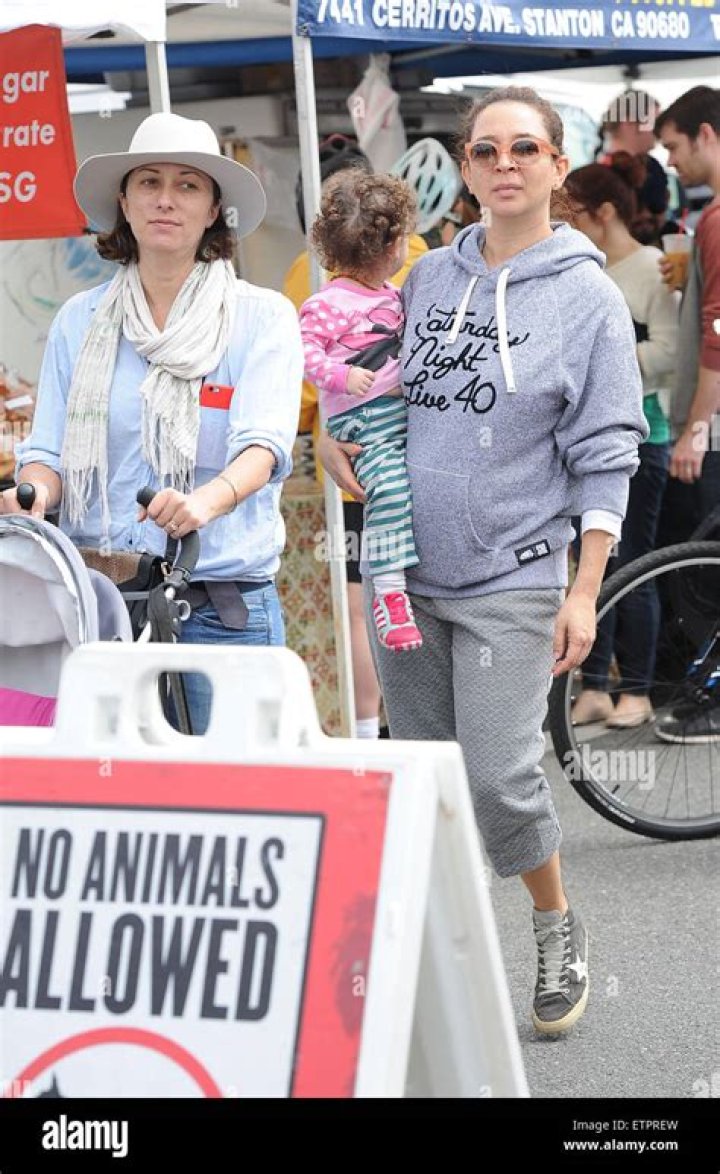 MAYA RUDOLPH AND DAUGHTER VISIT FARMERS MARKET