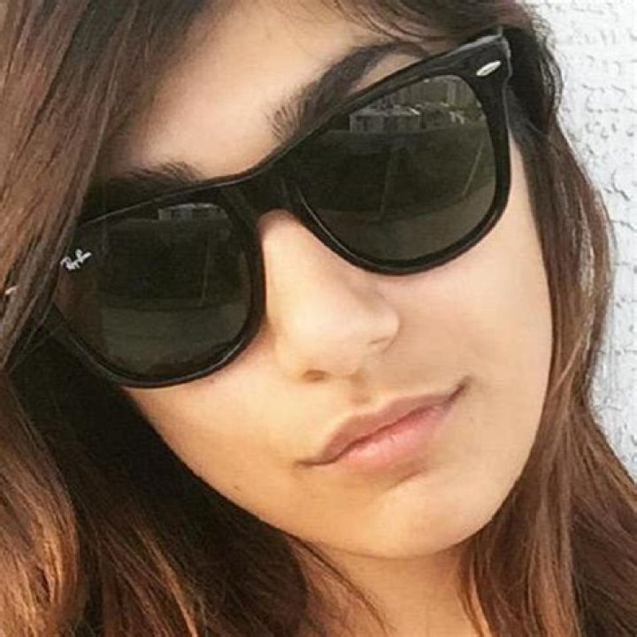 Mia Khalifa - Bio, Net Worth, Height