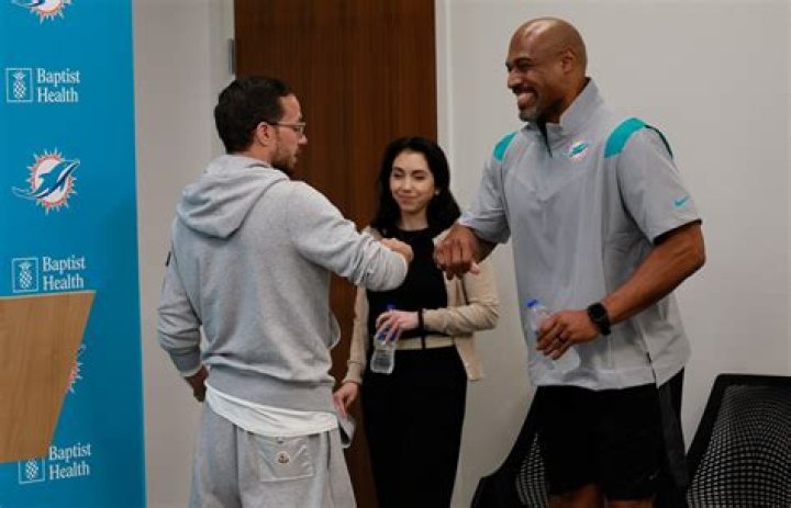 
Miami Dolphins |	Anthony Weaver assesses other new defensive assistants on Dolphins coaching staff	