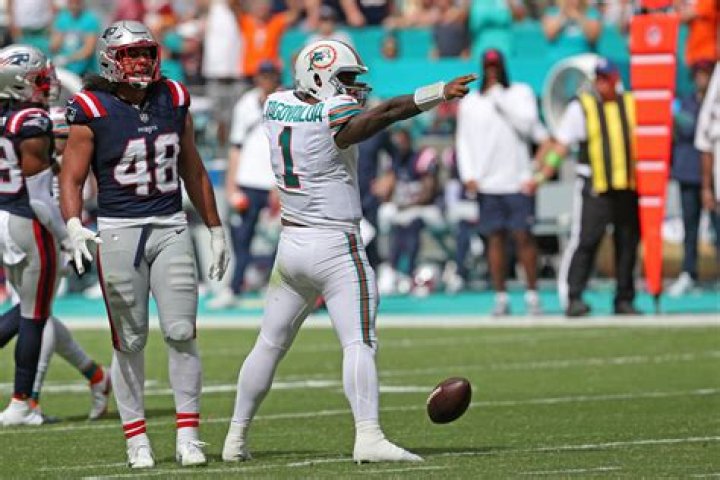 
Miami Dolphins |	Chris Perkins: Dolphins win by playing tough, complementary football — a formula that works in December and beyond	