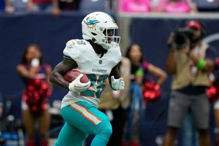 
Miami Dolphins |	Dolphins’ De’Von Achane ‘avoided anything severe’ with shoulder injury; McDaniel dishes on left guard competition	