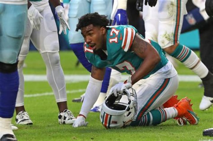 
Miami Dolphins |	Dolphins’ Jaylen Waddle working to return for Bills game; Jerome Baker returns to practice	