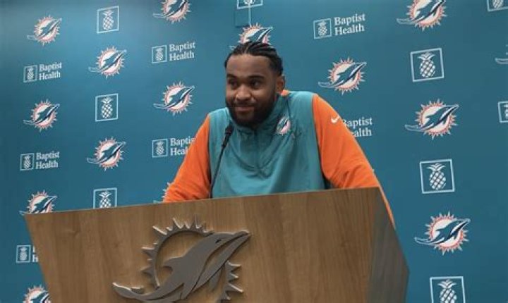 
Miami Dolphins |	Tua debuts new hair style as Dolphins prepare for second-half run following bye week	