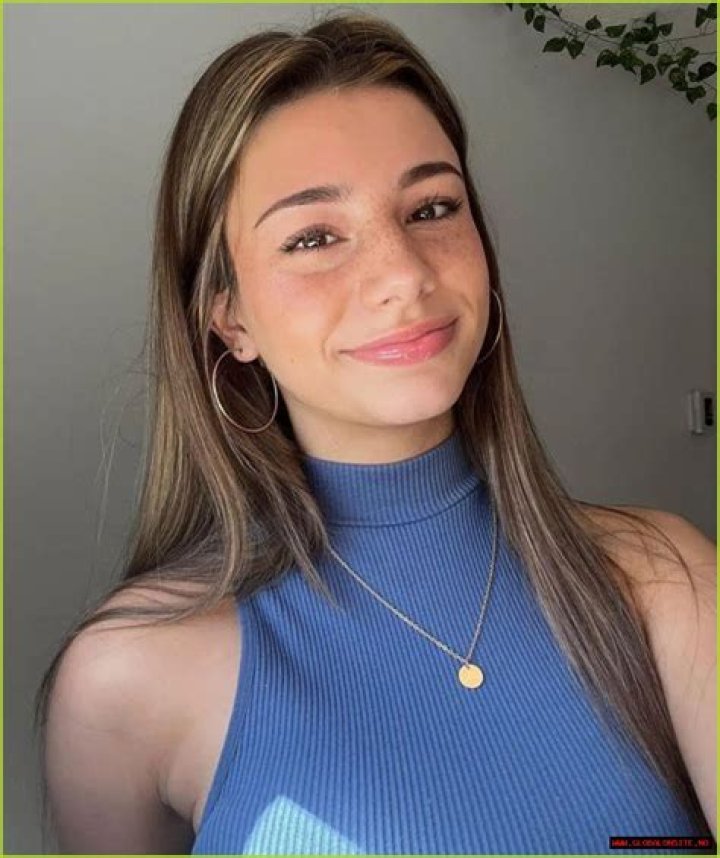 Mikayla Campinos: The Rising Star On Fanfix