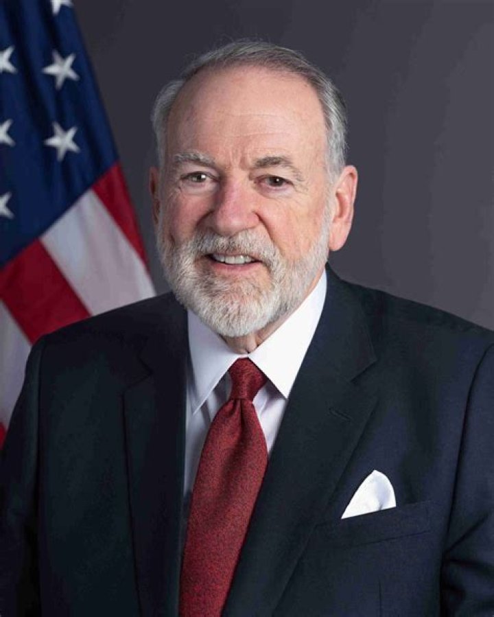 Mike Huckabee Bio, Age, Height, Wife, Net Worth, Huckabee Show
