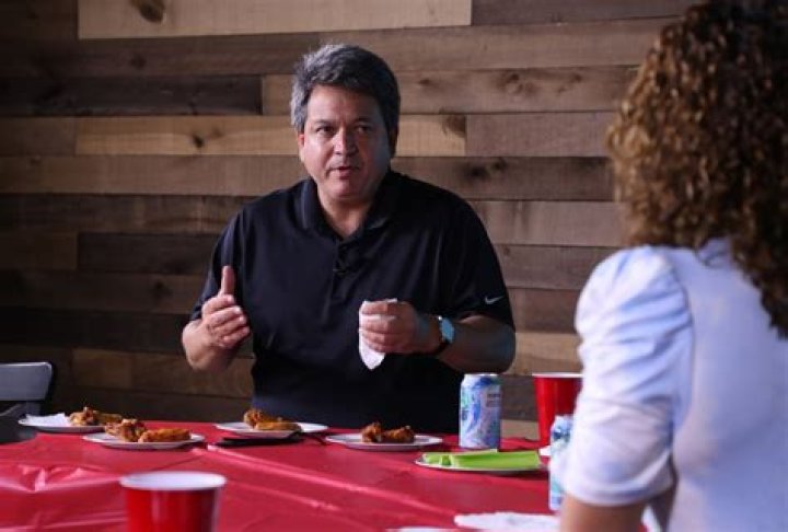 	Mike Mayo is still dishing about dining out	