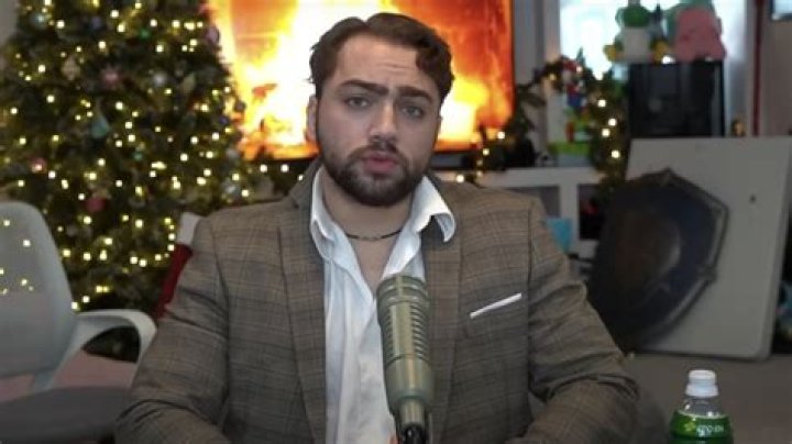 Mizkif's bathtub stream goes horribly wrong after microphone mishap