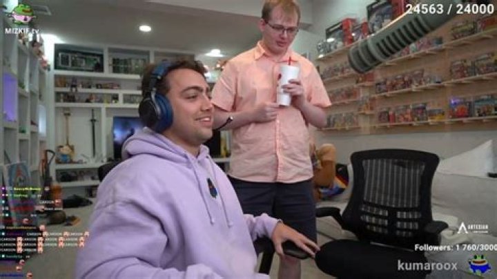 Mizkif explains why having CallMeCarson on Twitch stream is one of his 