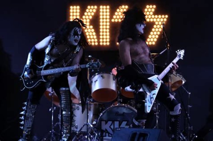 	More than a feeling: South Florida tribute bands cast a magical spell on audiences	