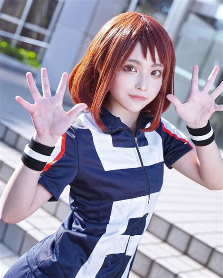 My Hero Academia cosplayer breaks the laws of gravity as Ochako Uraraka
