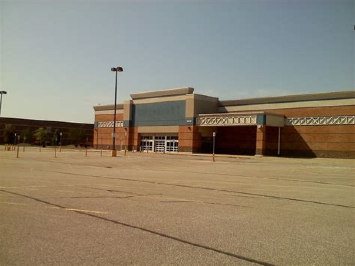 	New real estate trend? Plaza may replace some stores with apartments	
