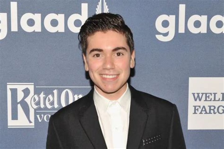 Noah Galvin: Wiki, Bio, Age, Gender, Boyfriend, Career, Net Worth