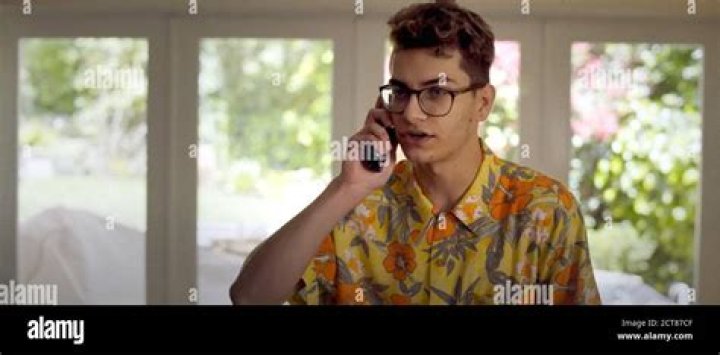 Noah Grossman: The Love Life Of A Rising Star