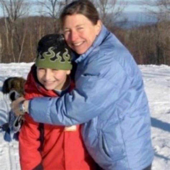Noah Kahan Dad: A Deep Dive Into Family Influence And Personal Journey