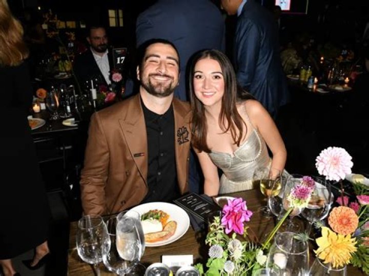 Noah Kahan Girlfriend: A Deep Dive Into The Life Of The Rising Star