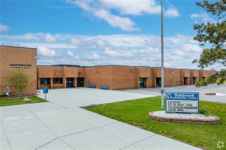 Oakbrook Elementary School - Sterling Heights