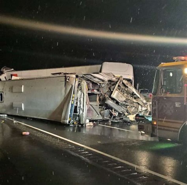 One injured in early morning crash on PA Turnpike, PennDOT says