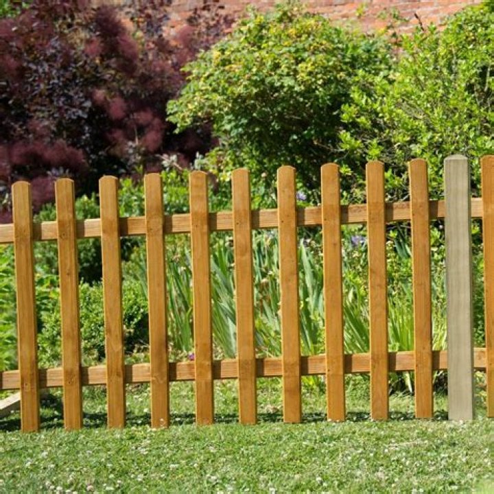 	‘PICKET FENCES’ TRIES TO REBUILD ITS IMAGE	