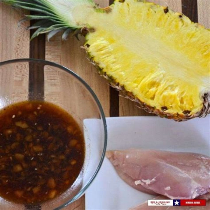 	PINEAPPLE AND APPLE UNLIKELY BUT TASTY COMBINATION	