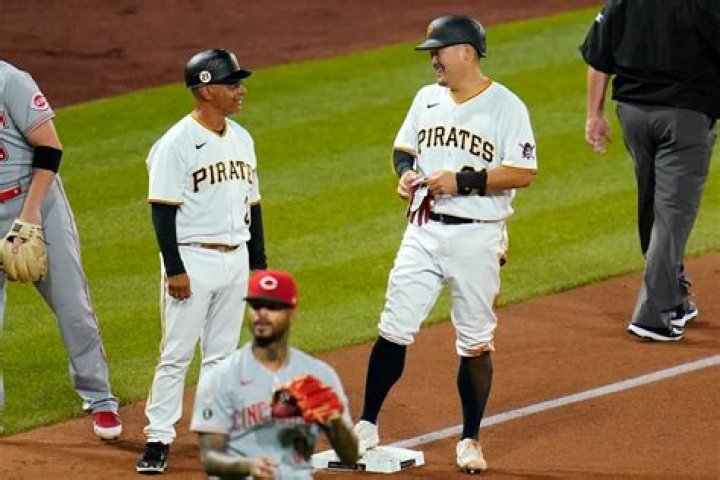 Pirates dismiss 3B coach Joey Cora after 5 seasons