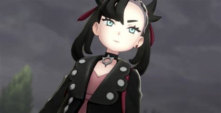 Pokemon Sword & Shield cosplayer takes on the Galar League as Marnie