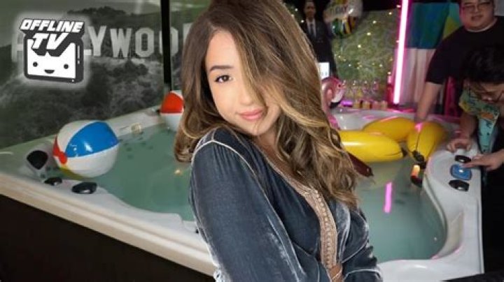 Pokimane's hot tub stream hits 100K viewers as OfflineTV bottles bath water