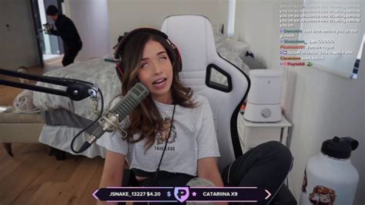 Pokimane stunned after teammate claims he's being robbed live on stream