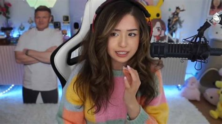 Pokimane urges Twitch fans to stop voting for her at streamer award shows