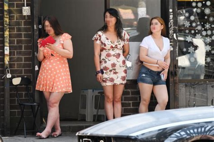	POLICE TO RESTRICT SOUTH BEACH HOOKERS	