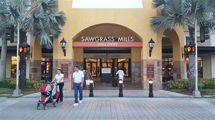 	PUBLIX, WAL-MART AMONG STORES EYEING SAWGRASS MILLS	
