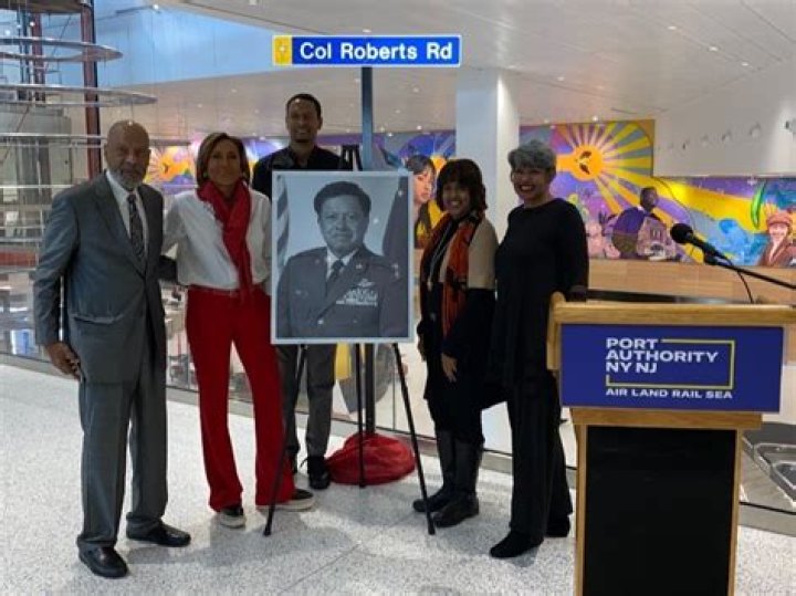 Robin Roberts Parents: Lucimarian Tolliver, Lawrence E. Roberts