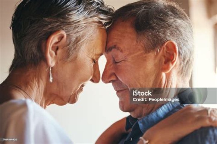 	ROMANTIC SENIORS CAVORT IN BOYNTON BEACH CLUB	