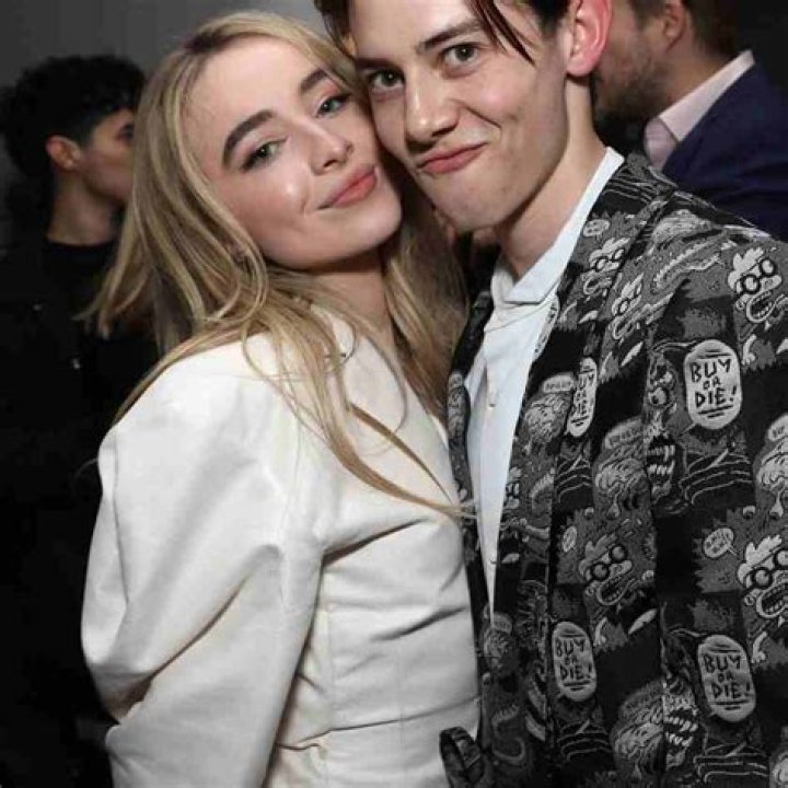 Sabrina Carpenter's Height: The Rising Star's Journey