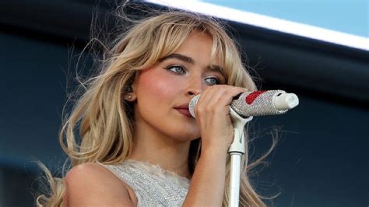 Sabrina Carpenter's Sexuality: Understanding The Star's Journey And Identity