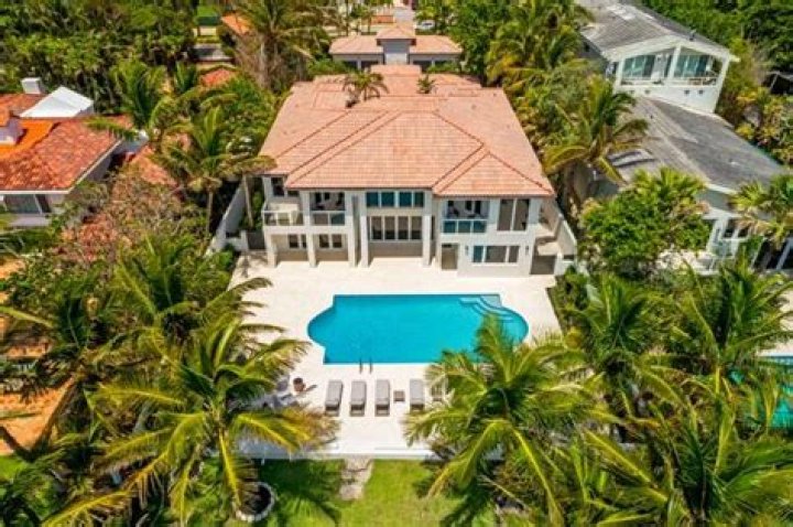 	Sammy Sosa’s former oceanfront estate listed for $19.995 million | Photos	