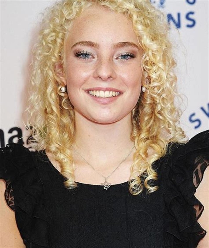 Seren Hawkes: Wiki, Bio, Age, Family, Career, Net Worth, Boyfriend