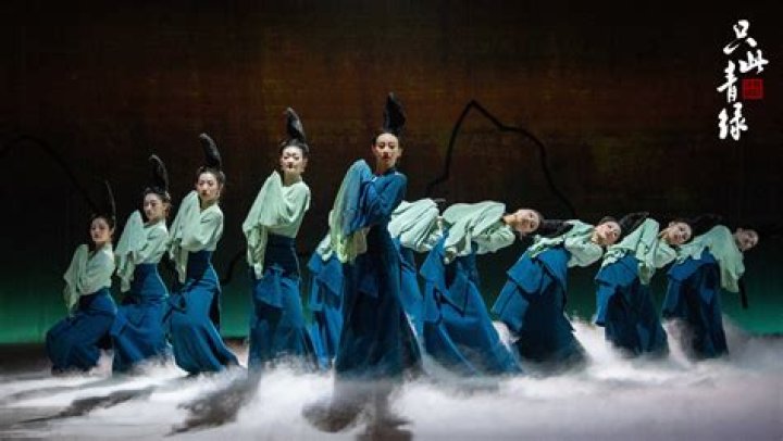 She started a viral trend for her back-bending dance moves, now Qinyang Meng explains what it took