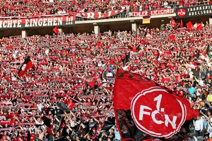 Showdown mit dem Baron - Explosive Stimmung beim FCN – 11FREUNDE
