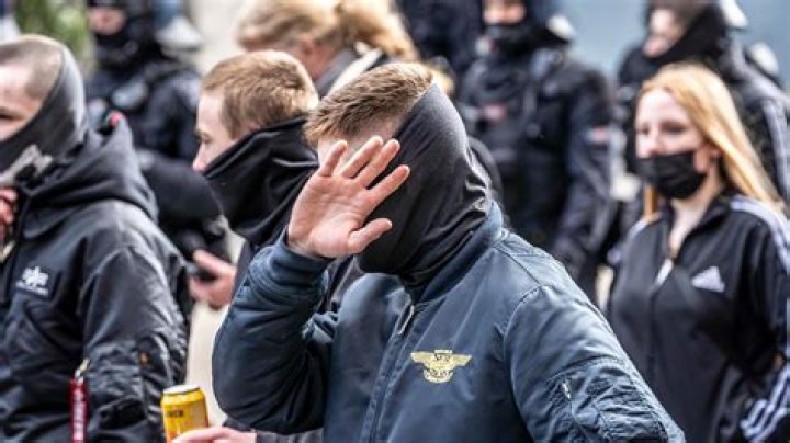 Sind das keine Fans? - Neonazis in deutschen… – 11FREUNDE