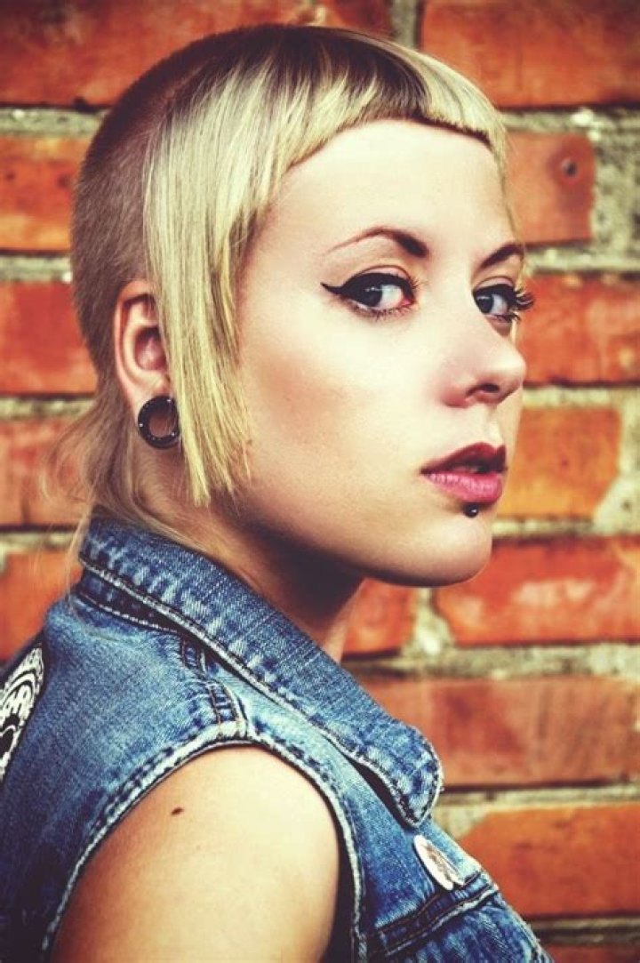 	SKINHEAD HAIRCUTS UNDER FIRE	