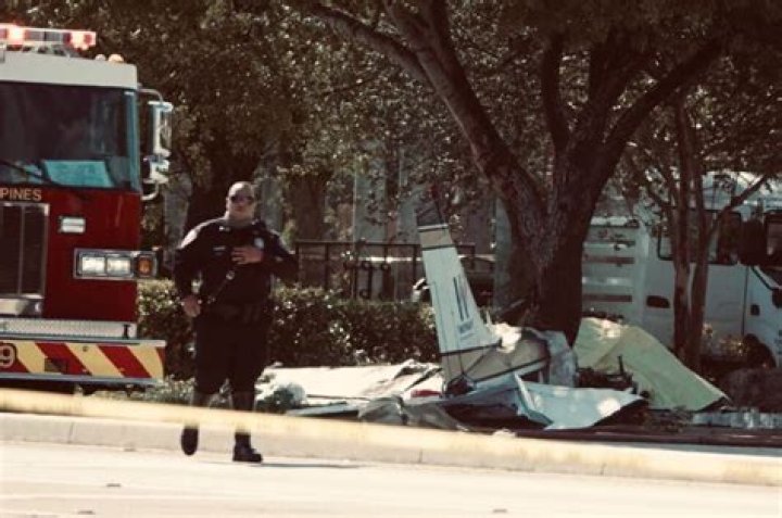 	Small plane crashes near Publix, killing pilot in training	